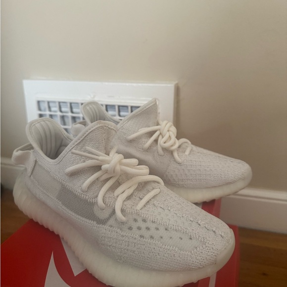 Yeezy boost 350 in color Bone